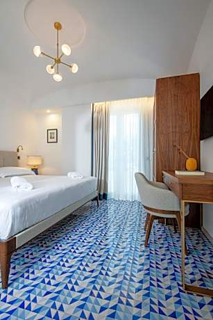 Deluxe One-Bedroom Apartment with Ocean View