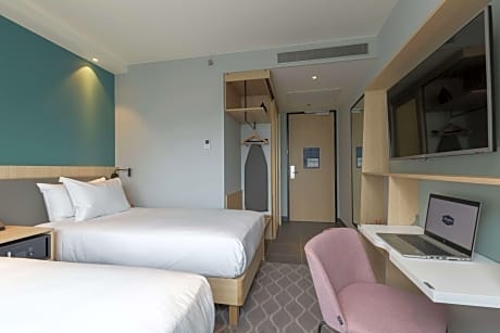 Interconnecting Family Guest Room