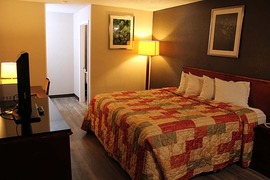 Photo 1 of 18 of Regency Inn