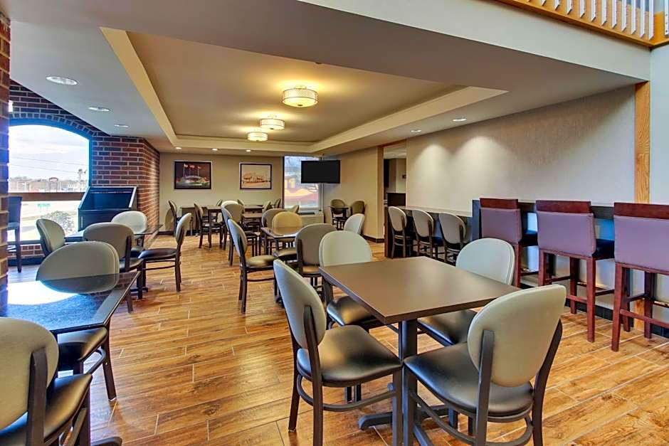 Drury Inn and Suites Poplar Bluff
