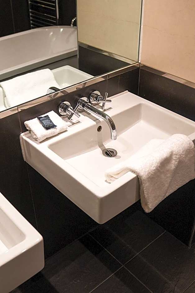 62 Castle Street Hotel