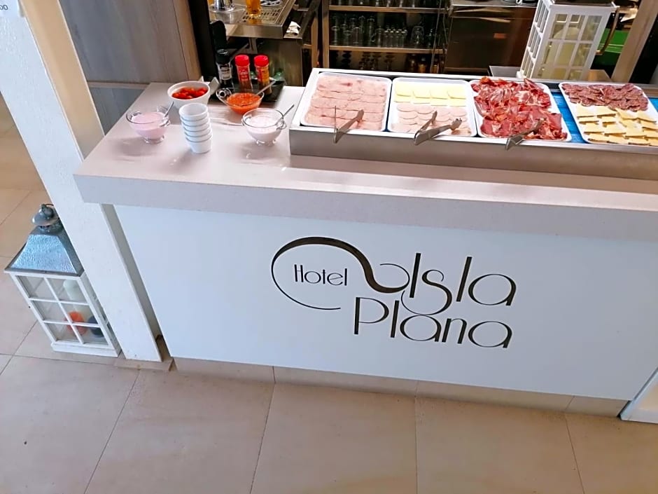 HOTEL ISLA PLANA