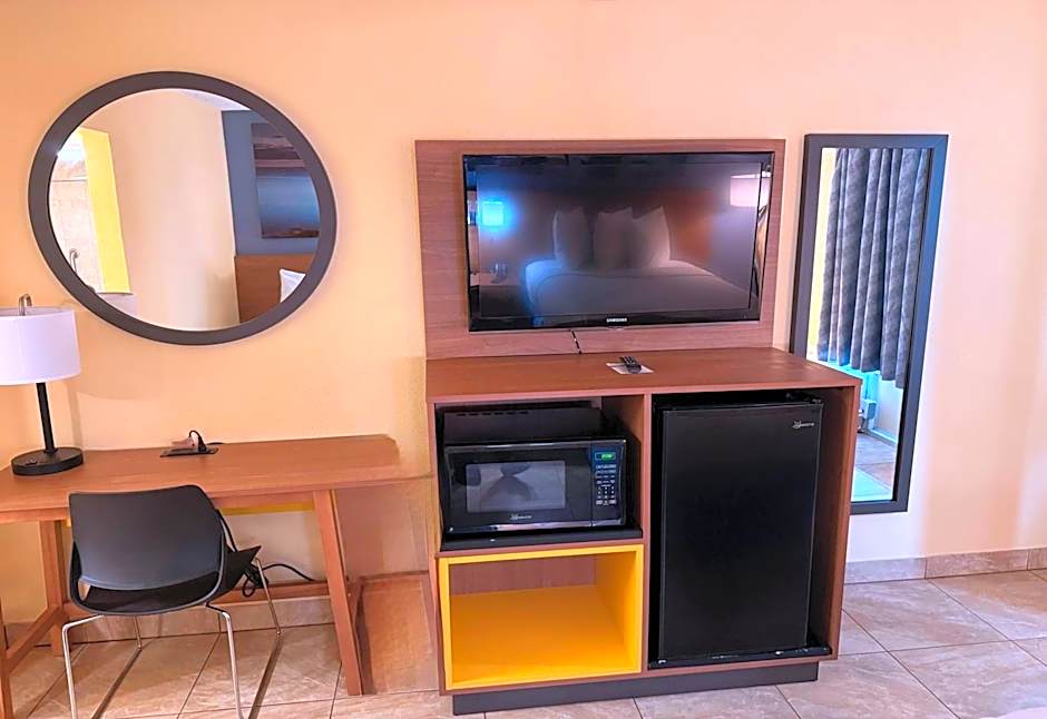 Days Inn by Wyndham St. Petersburg / Tampa Bay Area
