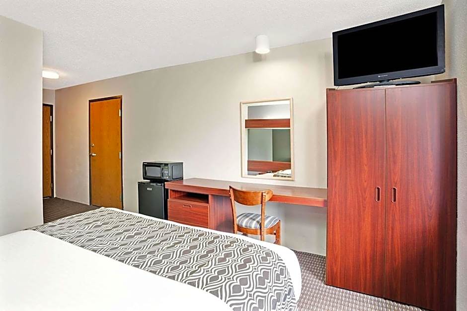 Microtel Inn & Suites By Wyndham Roseville/Detroit Area