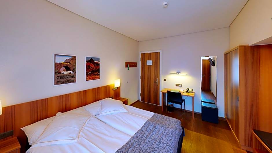Photo 1 of 5 of Double Room