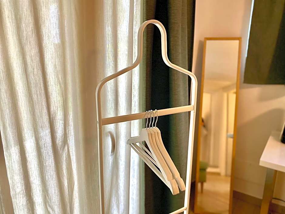 The Green Gate - Airport Guest House