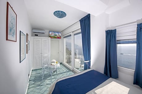 Junior Suite with Sea View and Spa Bath