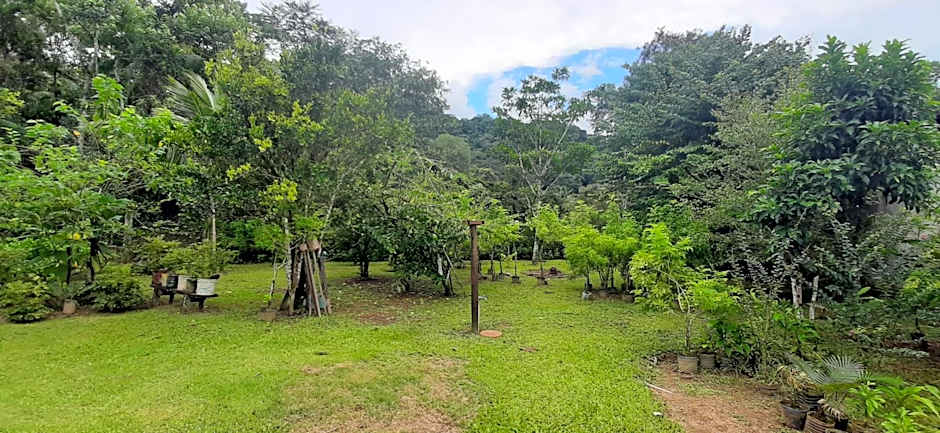 Caso em condomínio com lago, serra, campo e mar