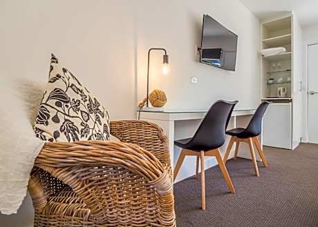 Deluxe King Suite