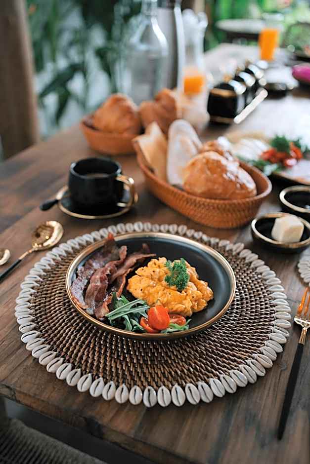 EHOA NYANYI BEACH Boutique Hotel - In front of entrance to NUANU