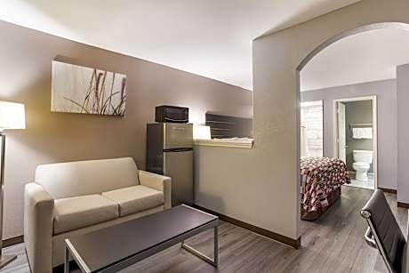 Suite King with Jetted Tub Non-Smoking