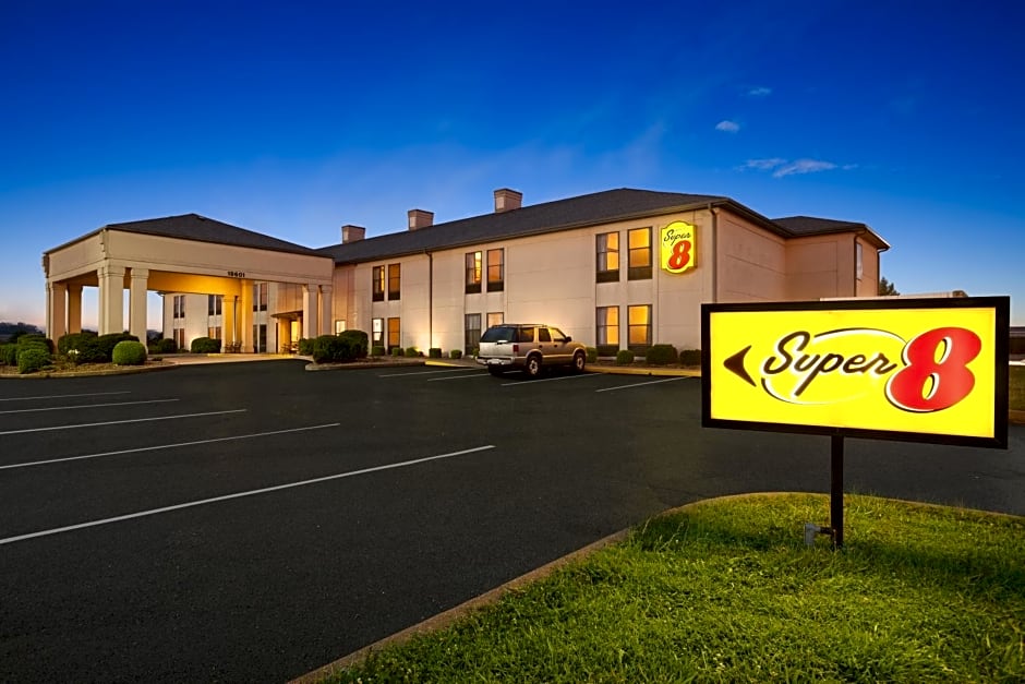 Super 8 by Wyndham Evansville North