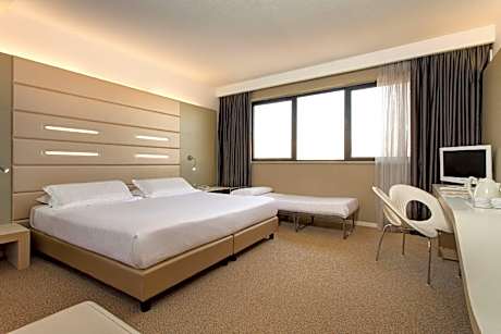 1 King and 1 Single Bed