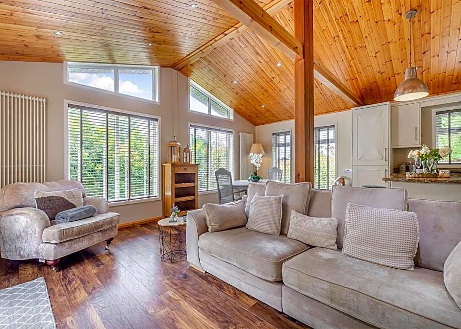 Charlesworth Lodges