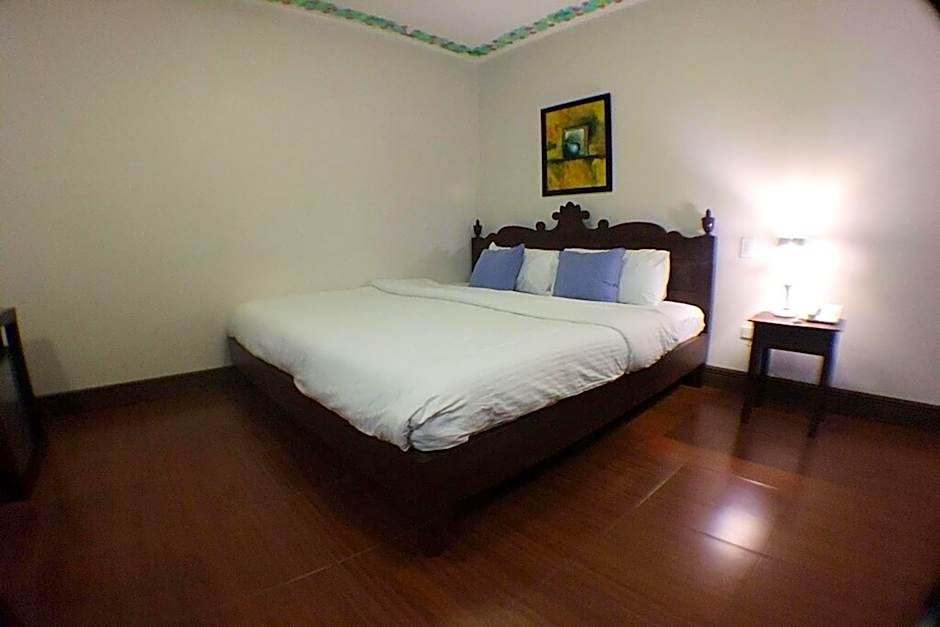 Photo 1 of 6 of Deluxe Room