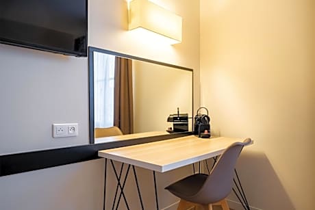 Classic Triple Room with Three Single Beds