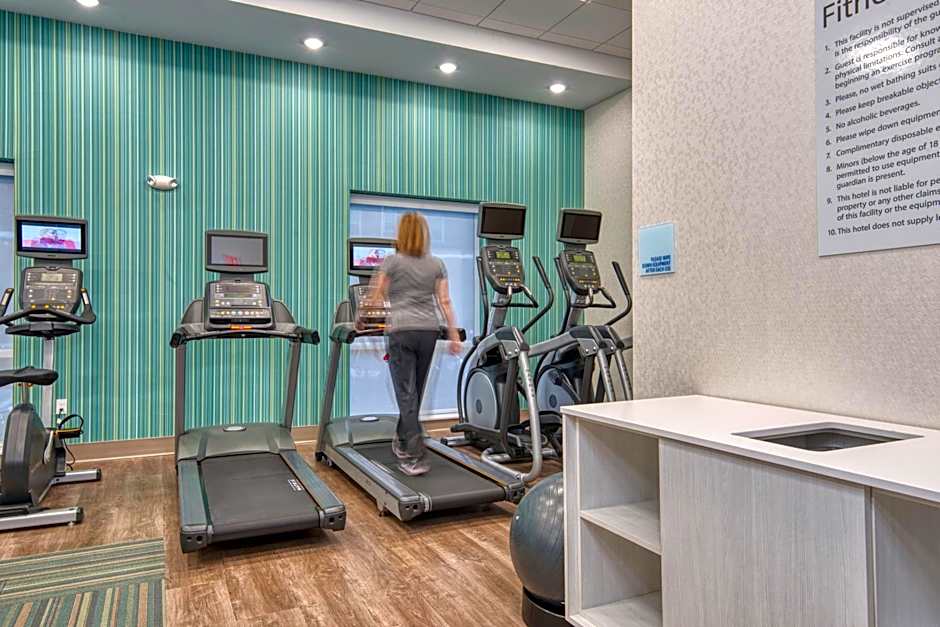 Holiday Inn Express & Suites Lincoln Airport By IHG