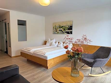 Deluxe Family Room with Lake View