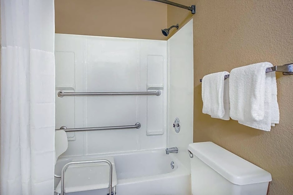 Days Inn by Wyndham Spartanburg Waccamaw