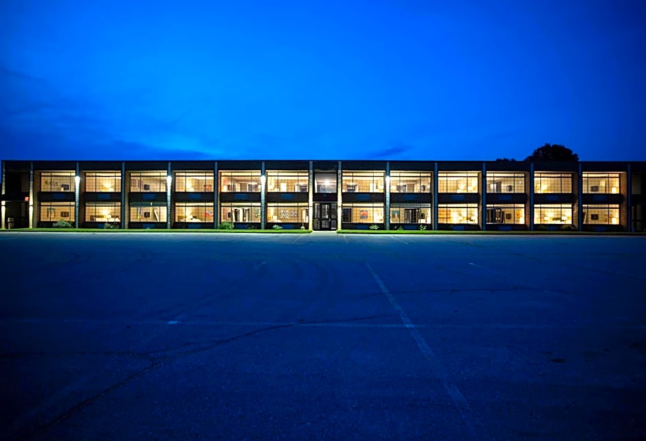 The Highlander Hotel Iowa City, an Ascend Collection Hotel