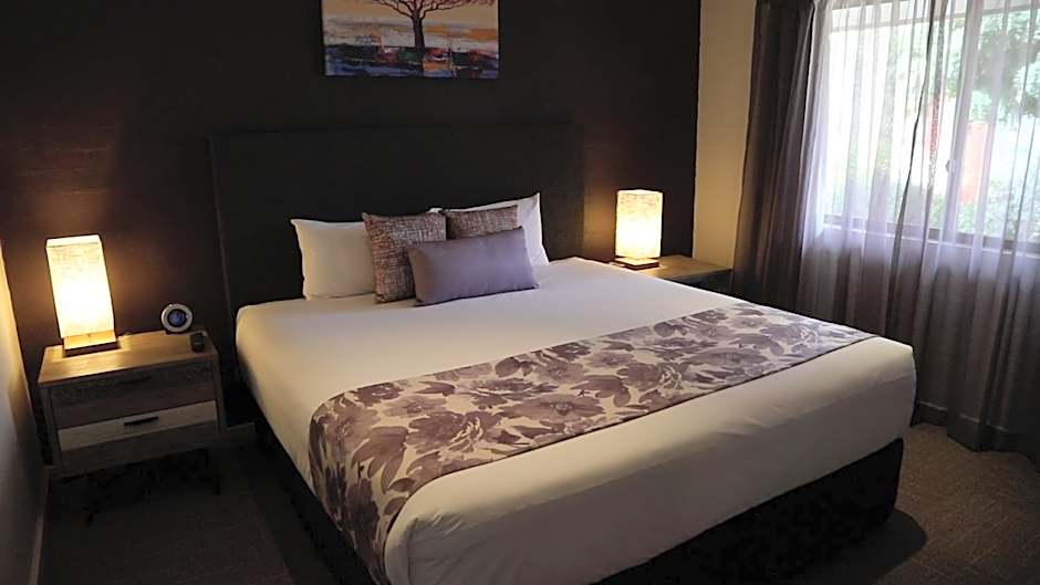 Blazing Stump Motel & Suites