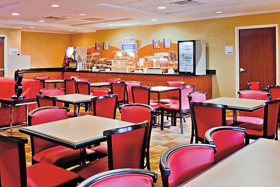 Holiday Inn Express Hotel & Suites Memphis/Germantown, an IHG Hotel