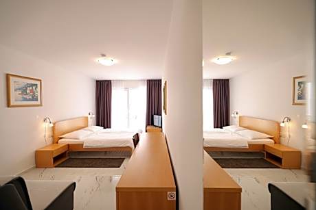 Double or Twin Room with Partial Sea View