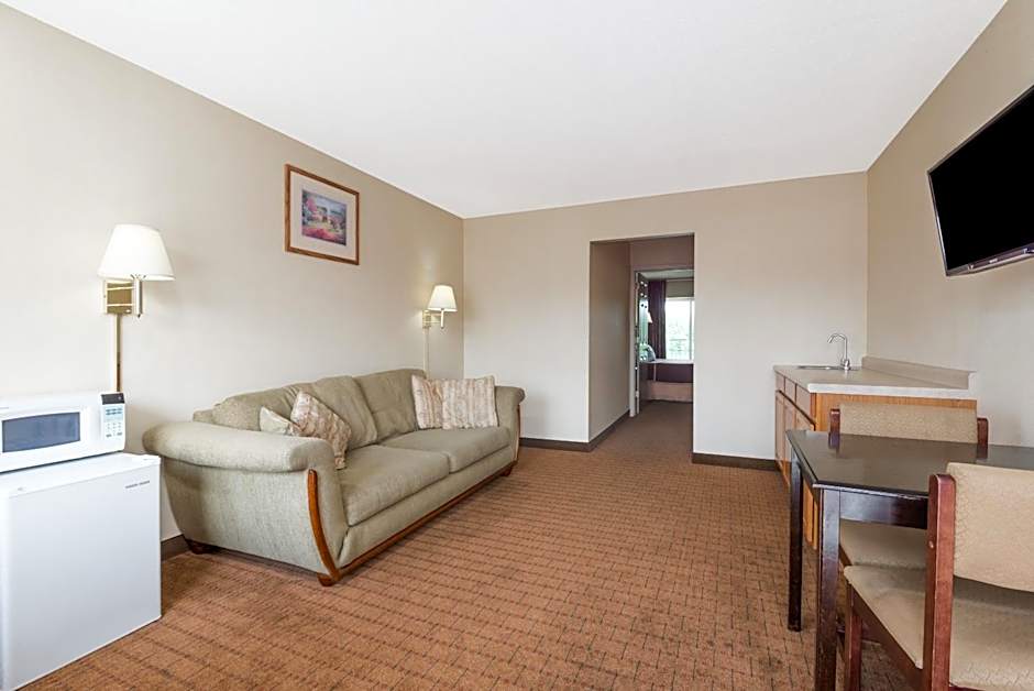 1 Bedroom 1 King Bed Suite — 2 fotoğraftan 1. fotoğraf