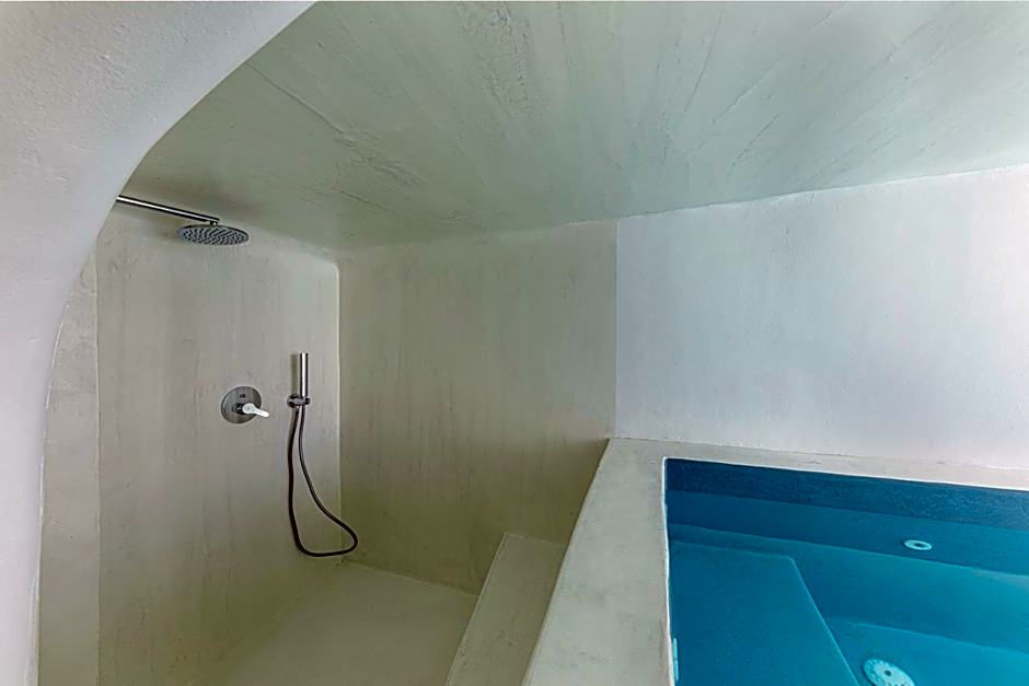 Pearl on the Cliff Hotel & Suites