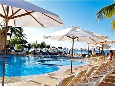 VILLA PARA 5P 4A 1M dentro del Hotel a un lado del Krystal IXTAPA Con Playa WiFi