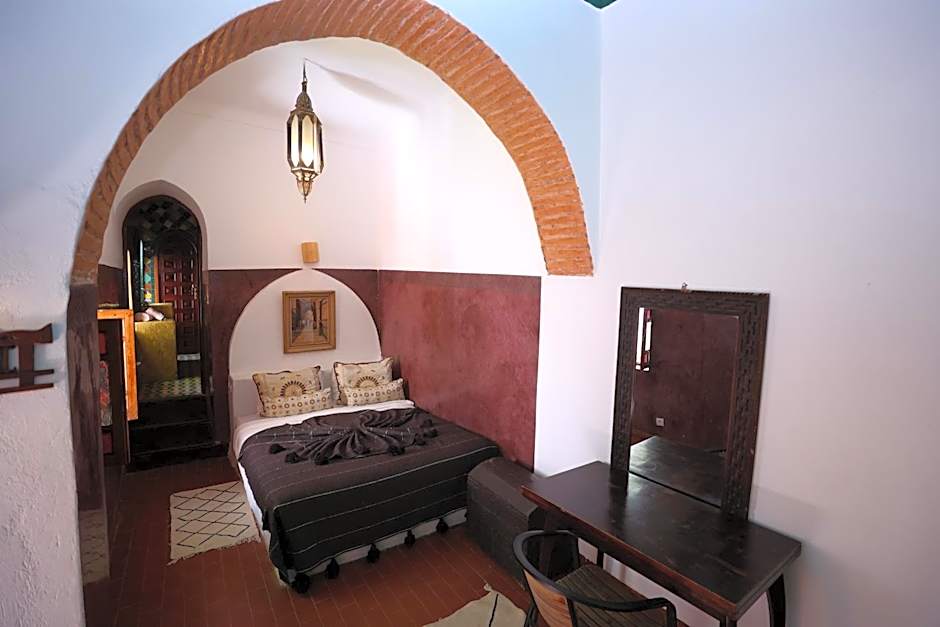 Riad O LY