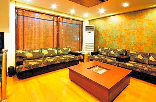 Capital O 2382 Hotel White House Continental