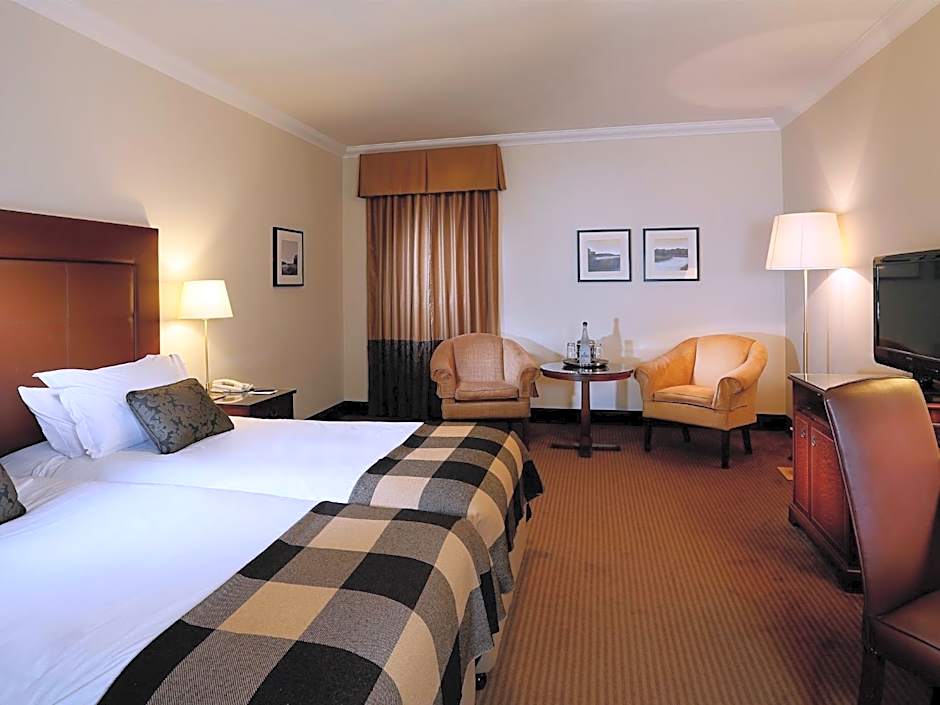 Macdonald Houstoun House