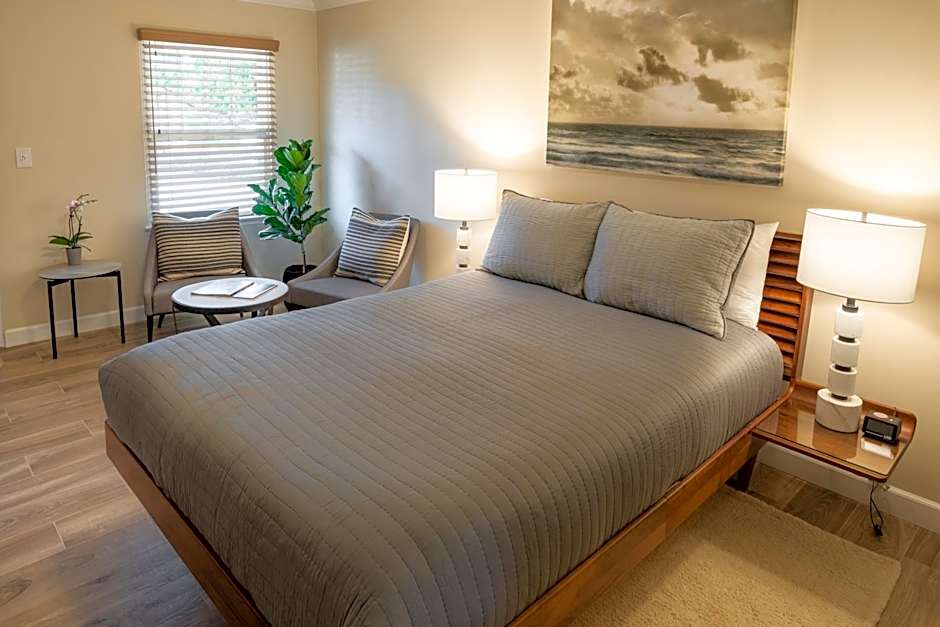 Harbor House Inn