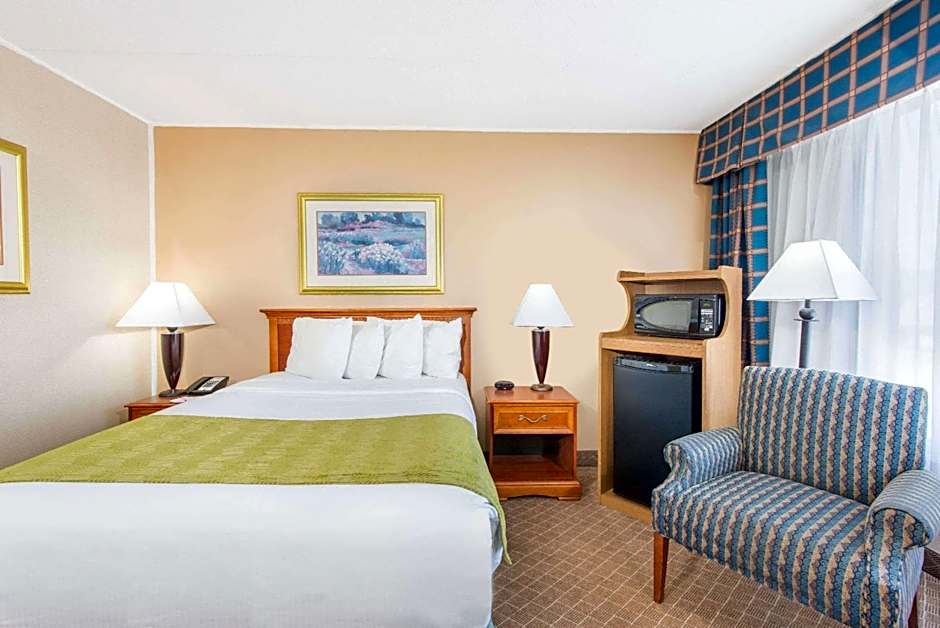 Ramada by Wyndham Cumberland Downtown