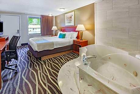 Deluxe King Room with Jetted Tub - Non-Smoking