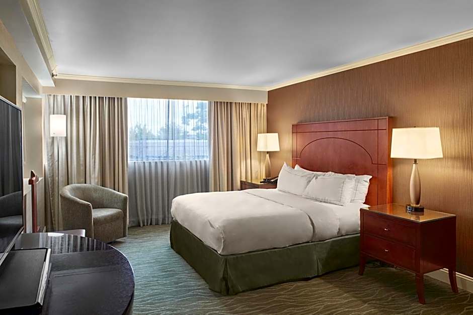 DoubleTree by Hilton Akron Fairlawn