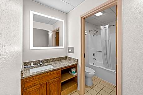 Queen Room with Two Queen Beds and Accessible Tub - Accessible/Non-Smoking
