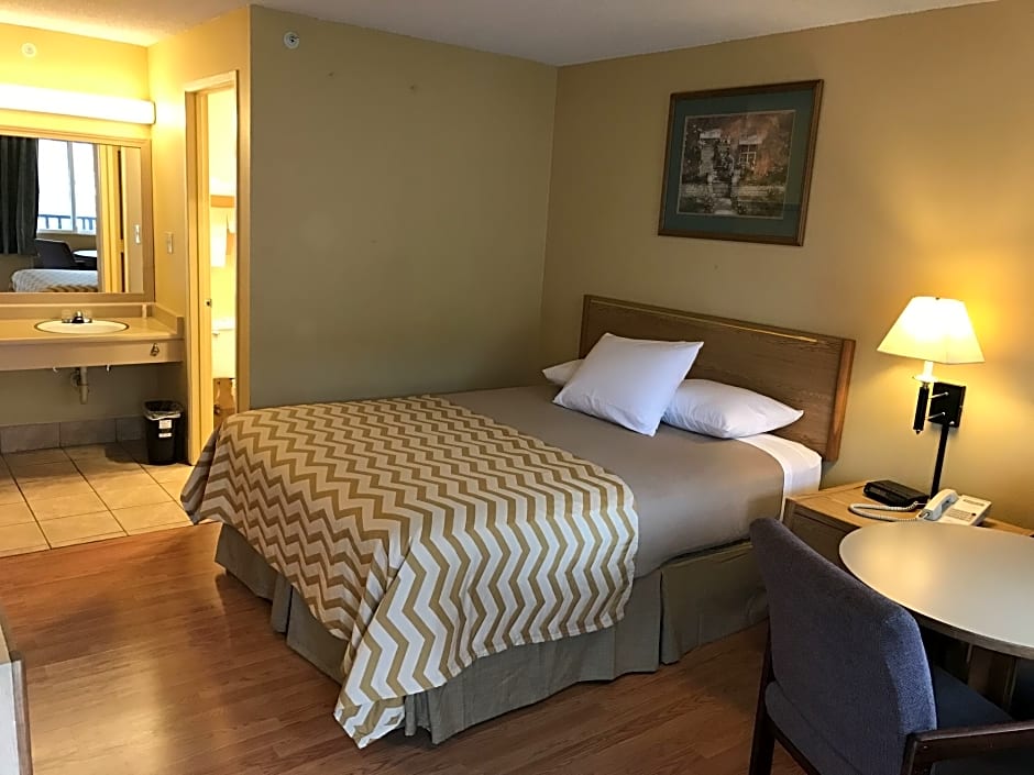 Travelodge by Wyndham Tacoma Near McChord AFB