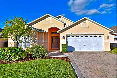 Home four bedrooms with private pool