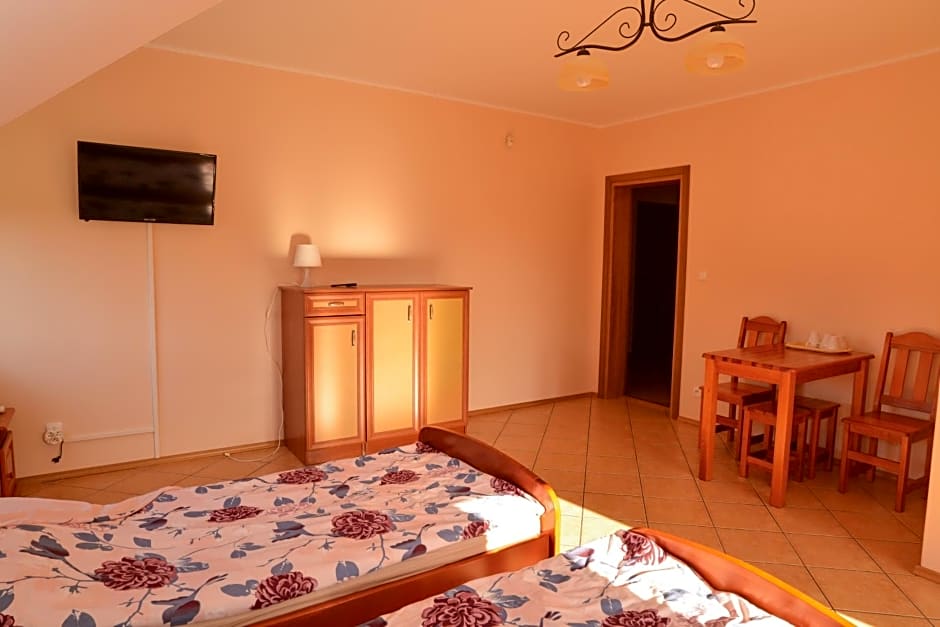 JANTAR Pokoje i Domki u Reni