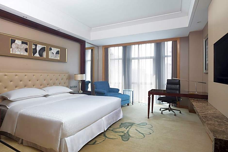Photo 1 of 6 of Deluxe Larger 1 Bedroom 1 King Bed Suite, City View