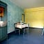 Three-room apartment a stones throw from the sea