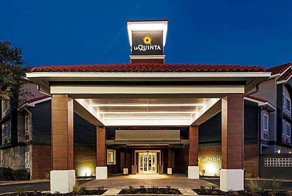 La Quinta Inn & Suites by Wyndham Austin at The Domain