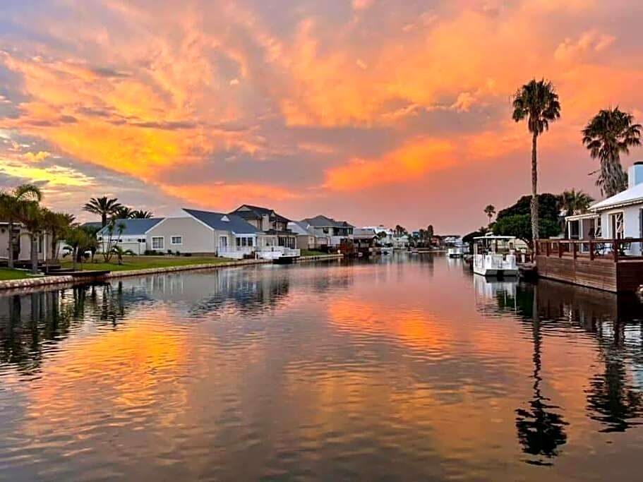 Jeffreys Bay - Life on the Canals