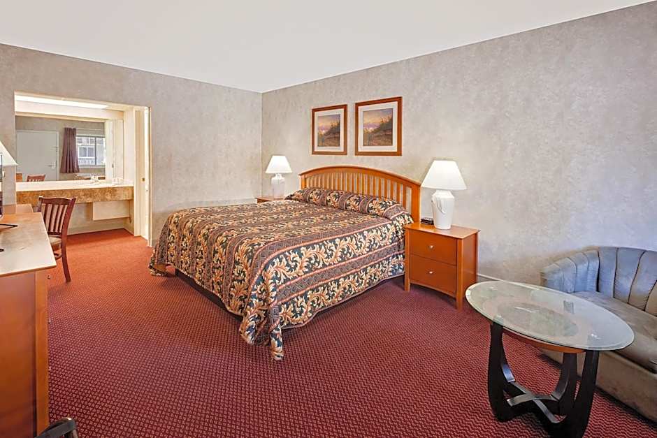Super 8 by Wyndham Traverse City
