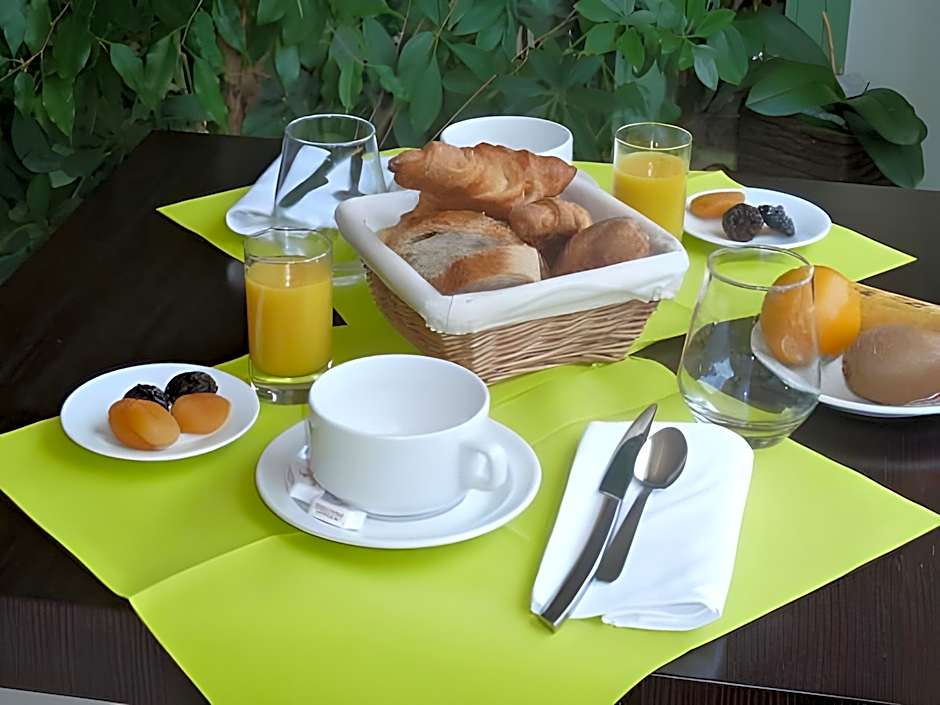 Logis Hotel Restaurant du Midi - Rodez Centre