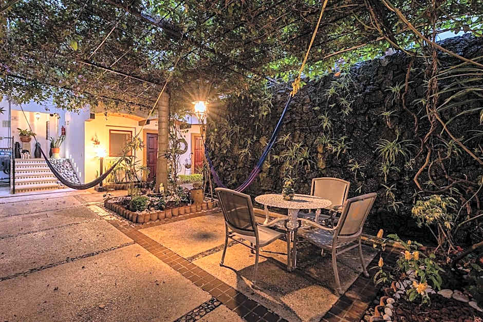 Las Mariposas Hotel & Studios