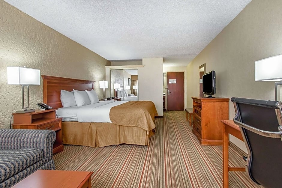 Clarion Hotel Broken Arrow - Tulsa