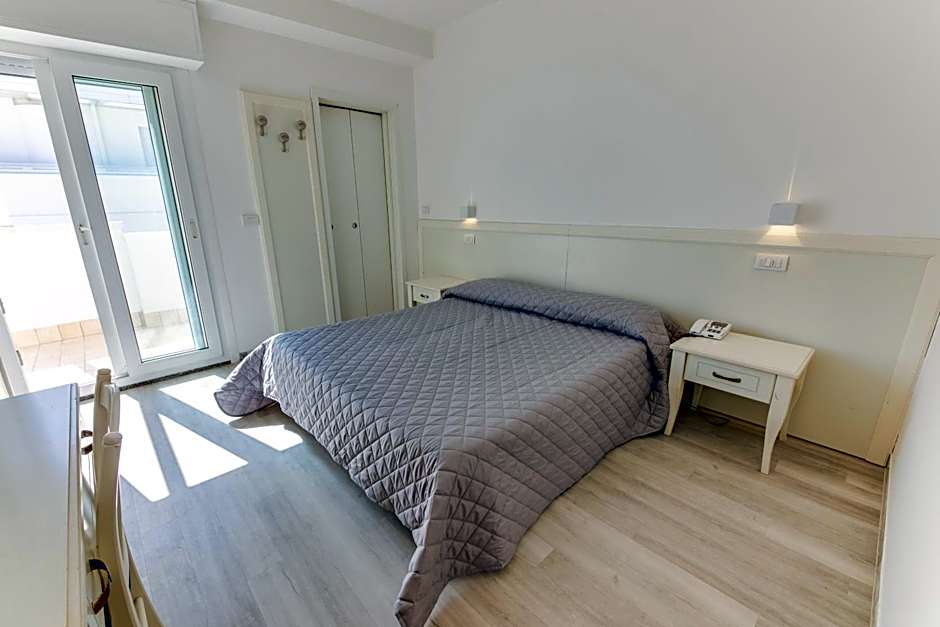 MARITTIMO Riccione - Hotel Clipper FRONTE MARE